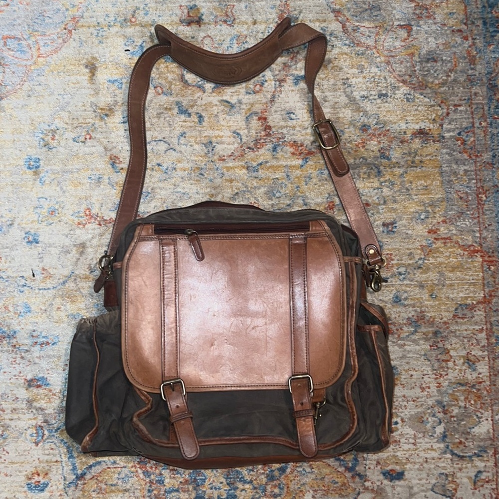 Originally Atlas vintage mens  all purpose bag!!!! Green and brown leather